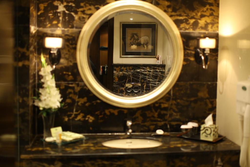 Four Points Sheraton Hotel Lahore bathroom