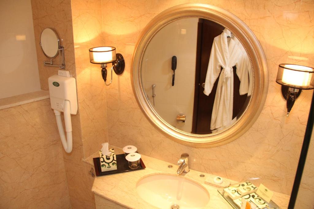 Four Points Sheraton Hotel Lahore bathroom